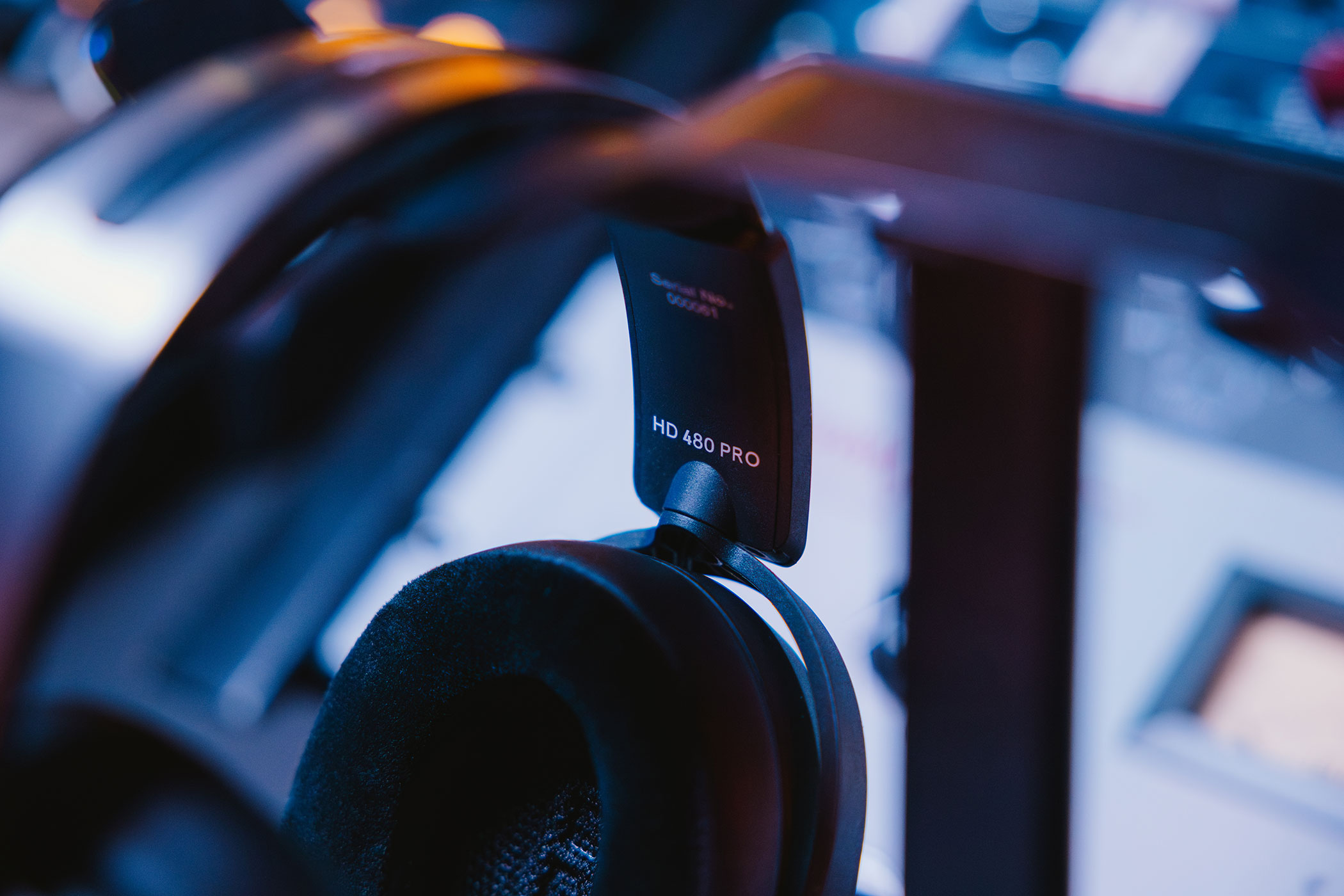 sennheiser hd 480 pro mood 02 2100x1400