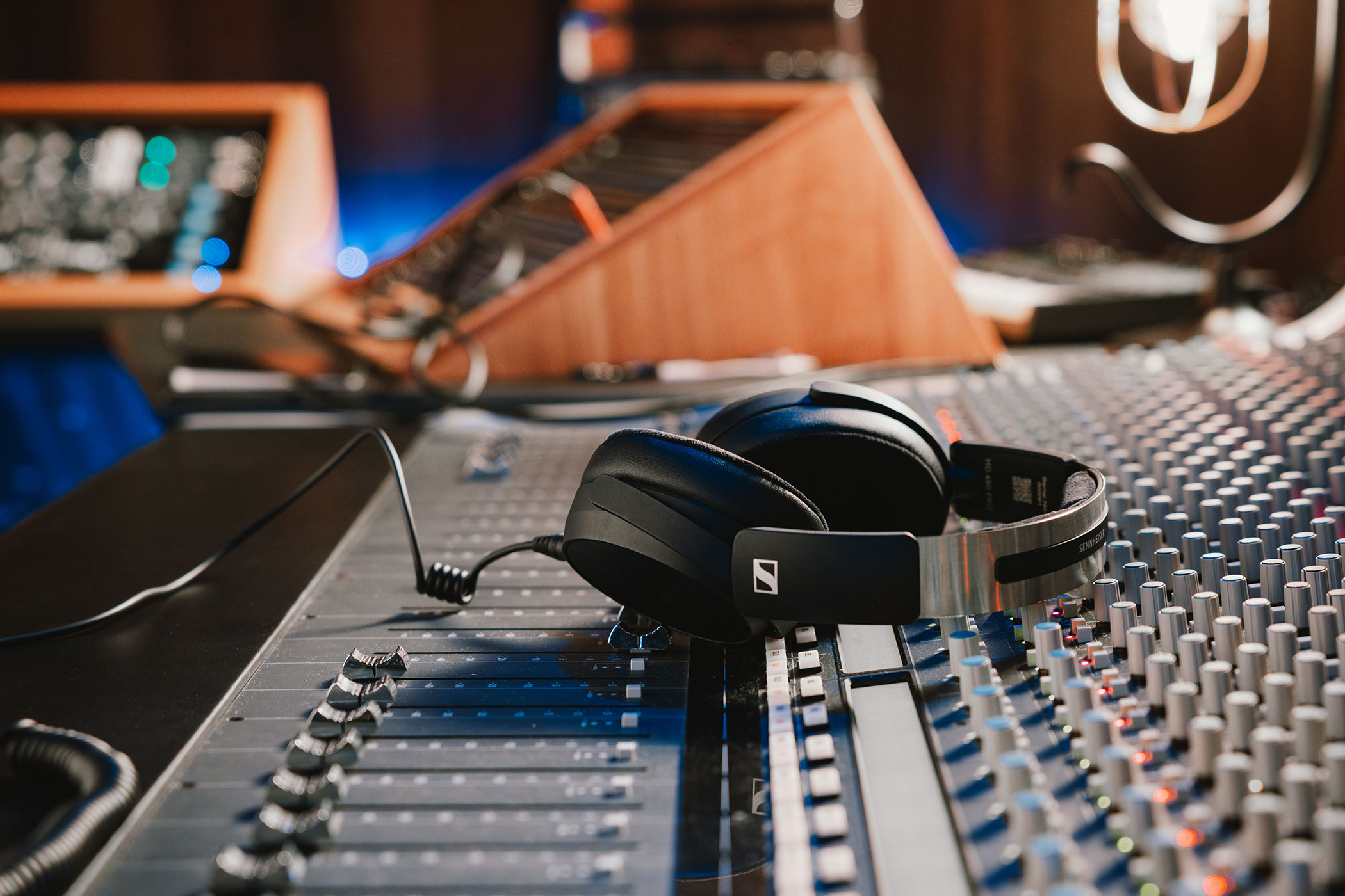 sennheiser hd 480 pro mood 05 2100x1400