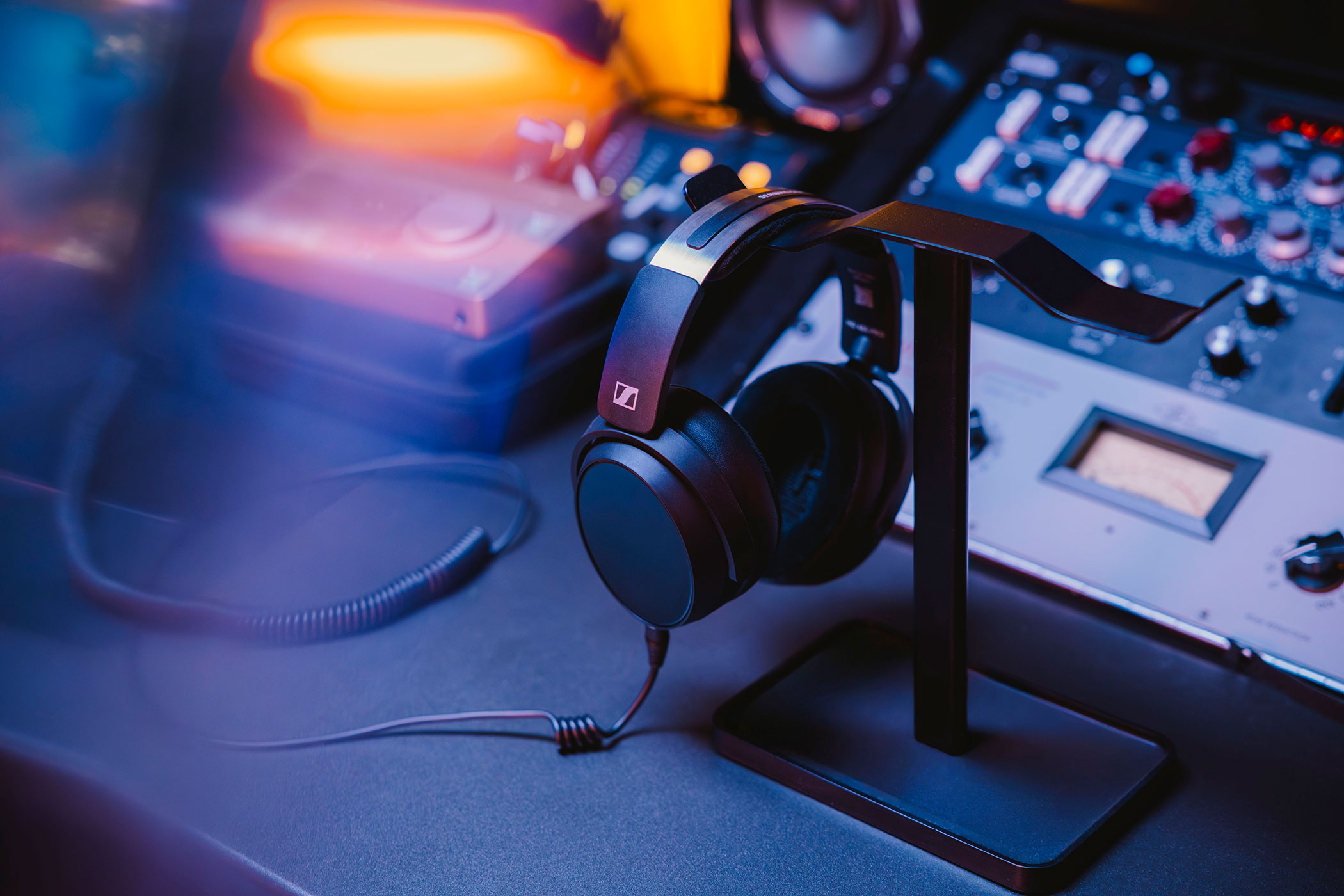 sennheiser hd 480 pro mood 01 2100x1400