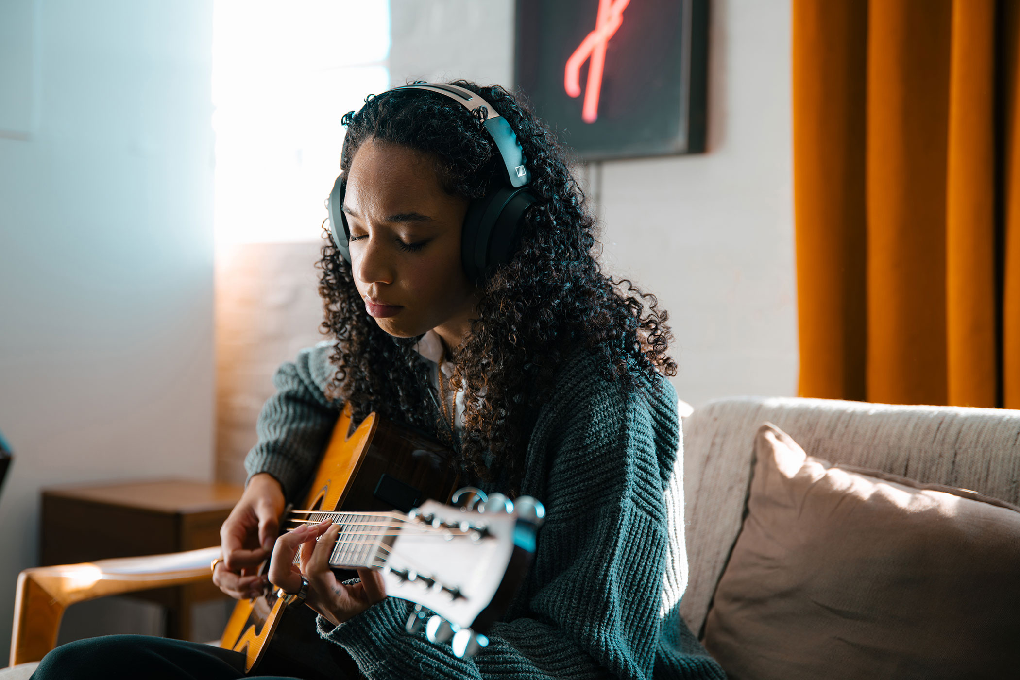 sennheiser hd 480 pro in use 03 2100x1400