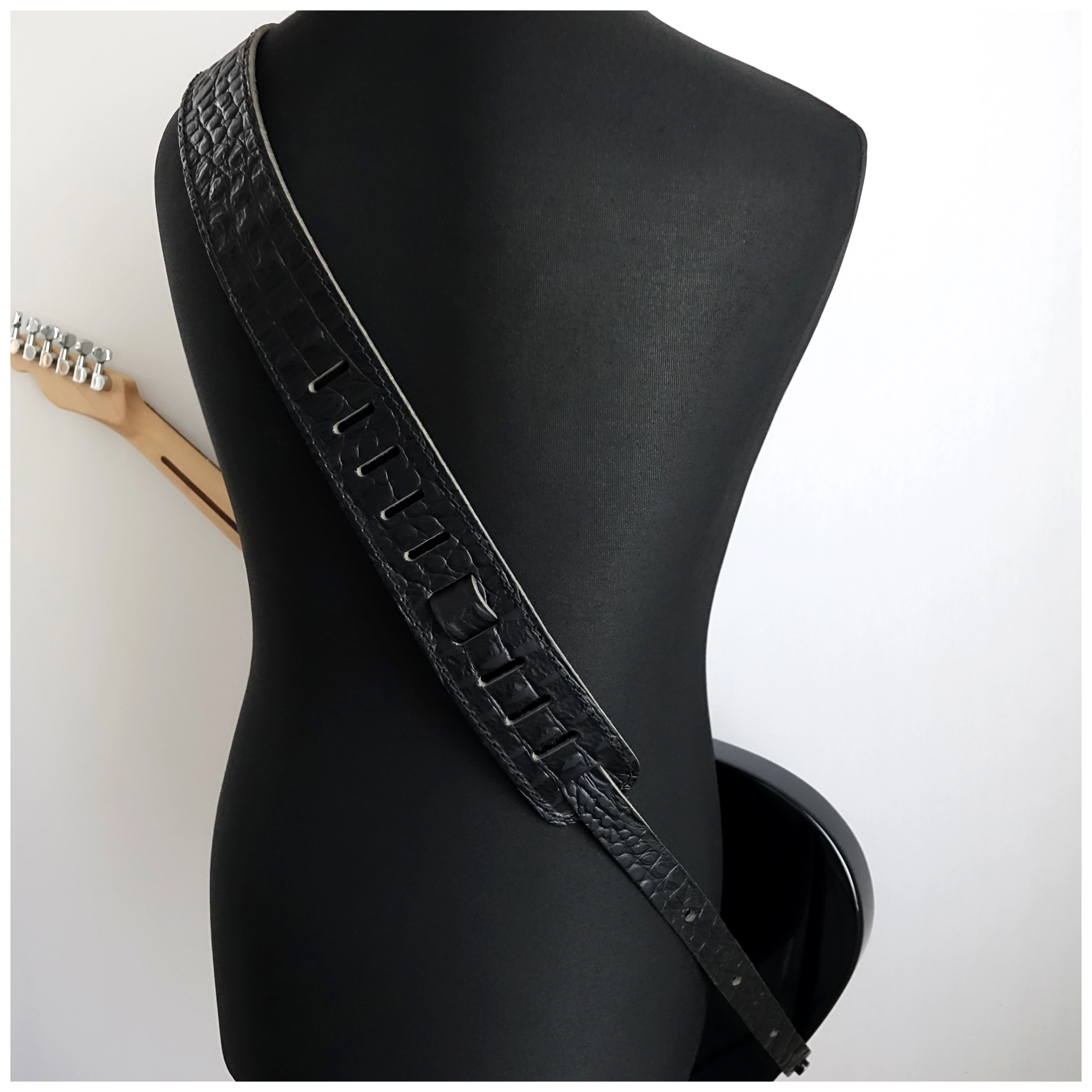 Richter Raw II Concho Gitarrengurt Croc Black 6