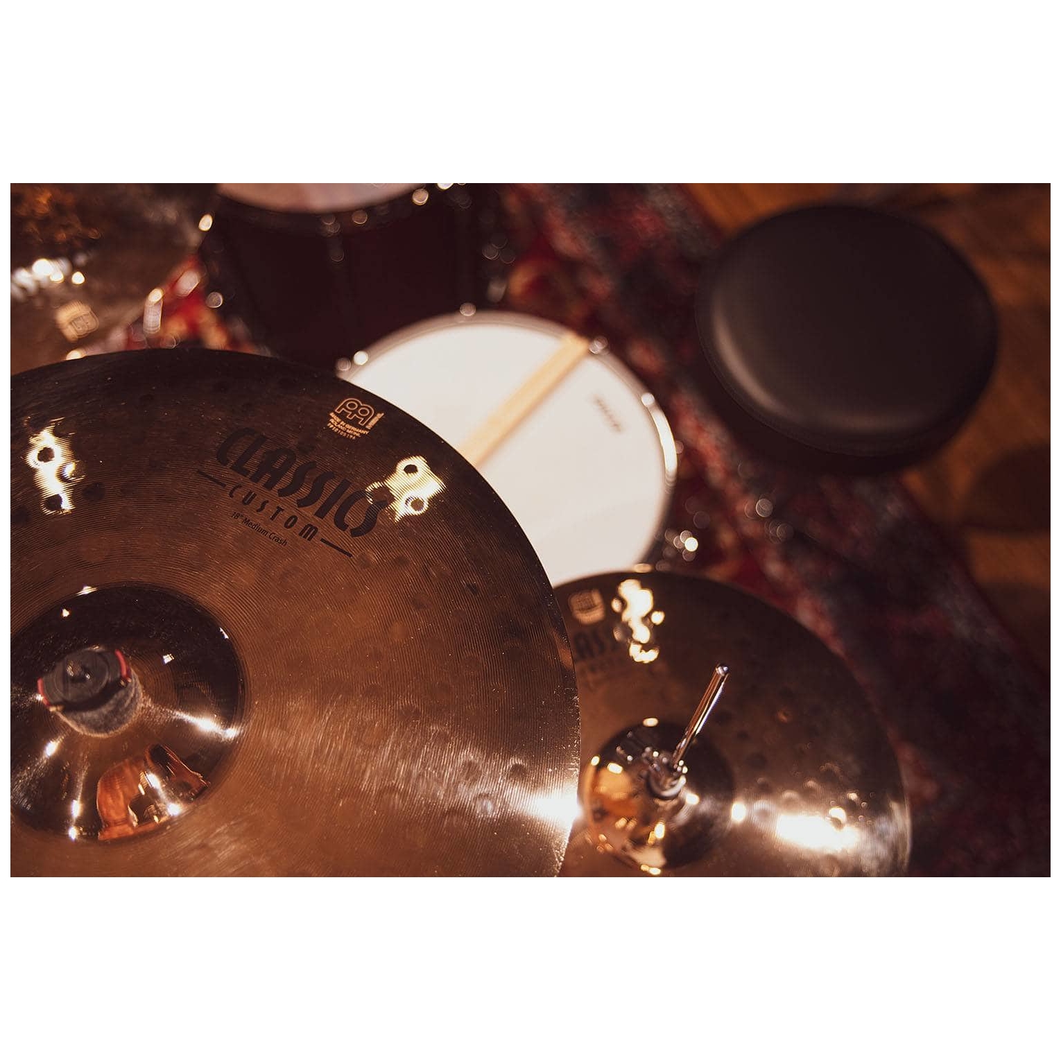 Meinl Cymbals - Meinl Cymbals CC18MC-B - 18 Classics Custom Brilliant Medium Crash - 6
