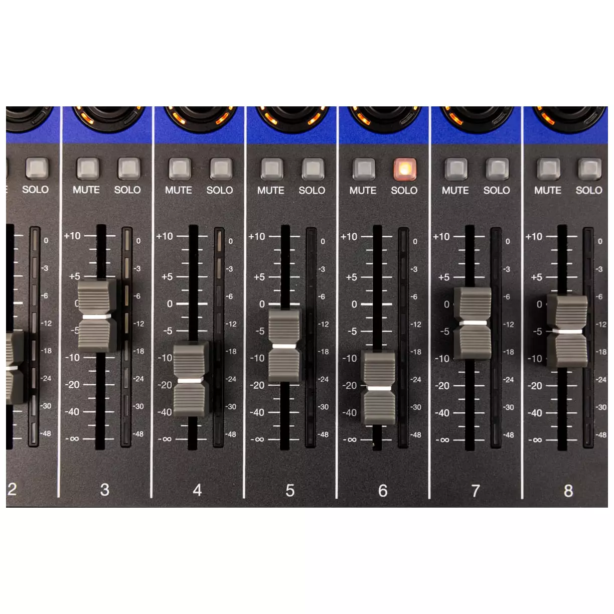 Zoom LiveTrak L12next 6