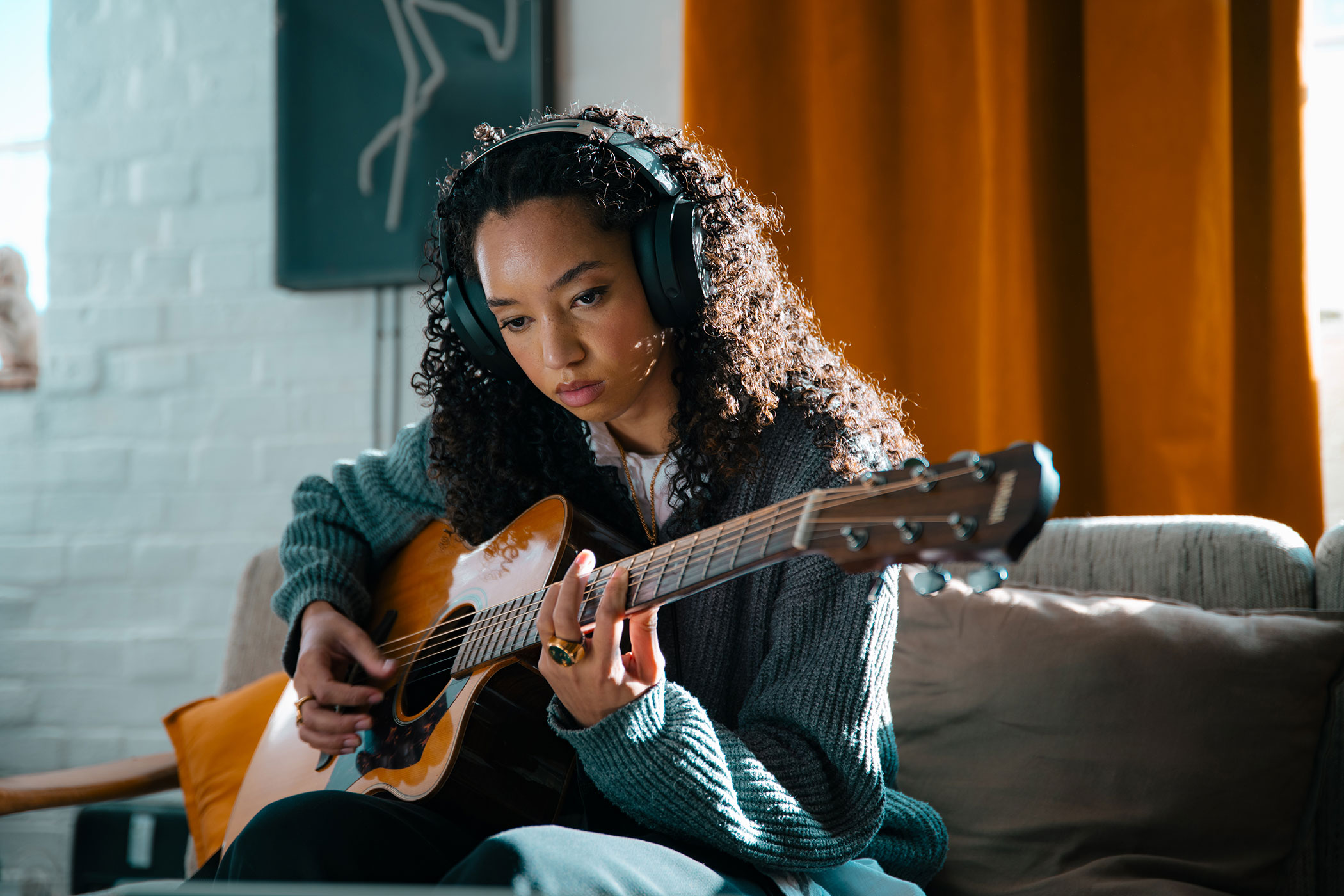 sennheiser hd 480 pro in use 01 2100x1400